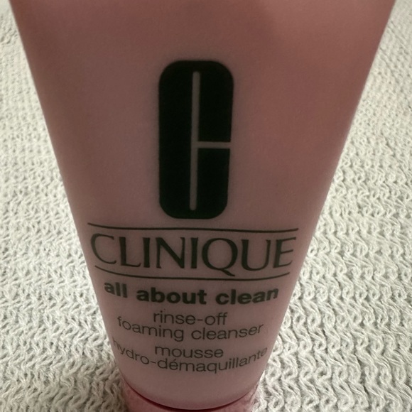 CLINIQUE 2 FOR 1. TRAVEL SIZE PRODUCTS. - Picture 9 of 10